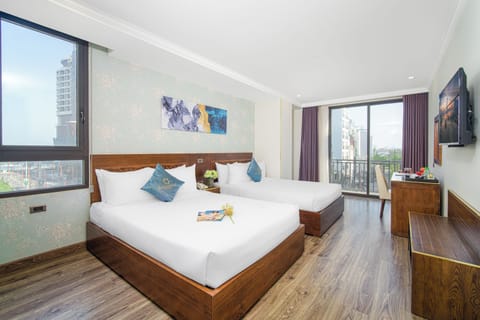 Suite Twin, City View | Minibar, desk, soundproofing, WiFi (free)