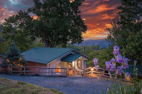  property exterior, property entrance, sunrise or sunset