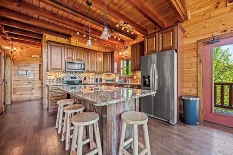 Up-to-date kitchen with soft-close cabinets, stainless appliances, and granite. Island seast 4