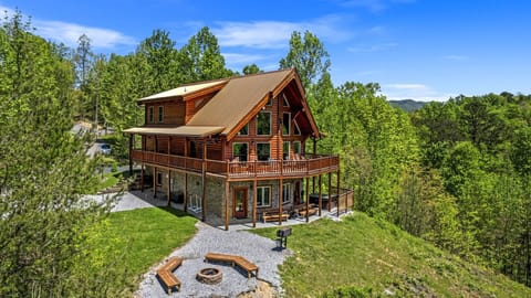 Ridge View Lodge - 5BR Gatlinburg-area cabin with ridge and Mt. LeConte views, hot tub, firepit, game room, and sleeps up to 16 guests.