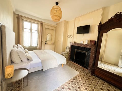Suite du Bellay | Blackout drapes, free WiFi, bed sheets