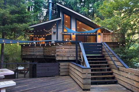 Leo's lodge with multiple levels of decks to the hot tub, pool, seating.