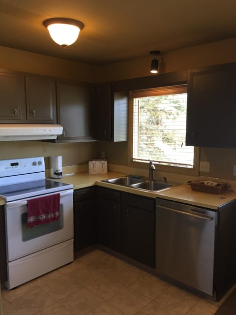Kitchen window faces the mountains (Twin Sisters/Long’s Peak)!