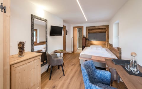 Comfort Single Room | Premium bedding, in-room safe, desk, free WiFi