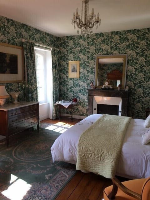 Family Suite | Minibar, individually decorated, individually furnished, blackout drapes