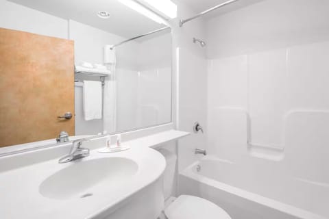 Desk, blackout drapes, free WiFi, bed sheets