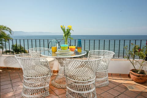 4TH FLOOR (UNIT 408) OCEAN FRONT BALCONY