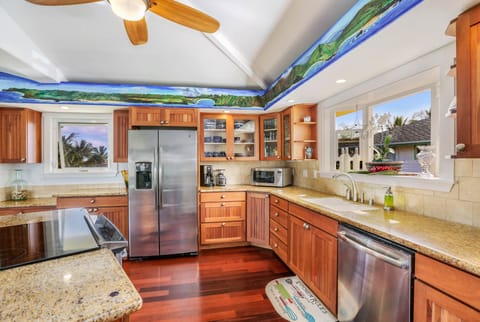 NEW AND STAINLESS STEEL APPLIANCES THROUGHOUT