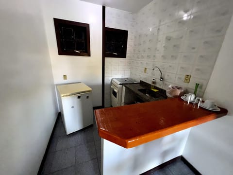 Standard Room, 1 Bedroom | Private kitchen | Microwave, oven, griddle, cookware/dishes/utensils