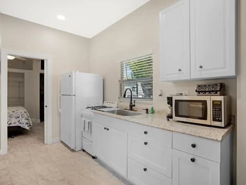 Superior Studio, Private Bathroom (Dolphin Studio) | Private kitchen