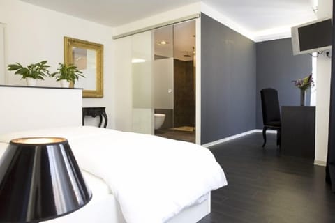 Premium Double Room | Desk, soundproofing, cribs/infant beds, free WiFi