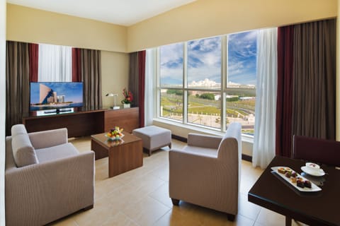 Hypo-allergenic bedding, down comforters, minibar