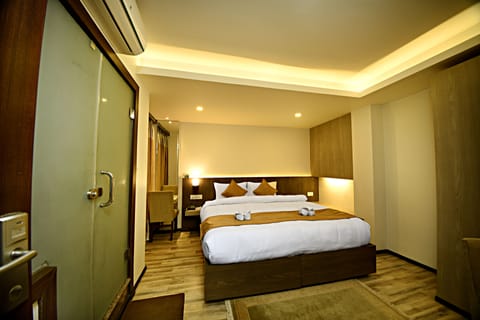 Deluxe Suite | Premium bedding, pillowtop beds, individually decorated