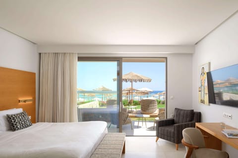 In-room safe, individually decorated, desk, soundproofing