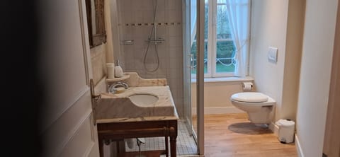 Double or Twin Room (Guillaume du Plessis) | Soundproofing, iron/ironing board, free WiFi, bed sheets