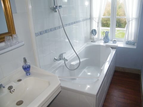 Double or Twin Room (Carpentier de Damigny) | Soundproofing, iron/ironing board, free WiFi, bed sheets