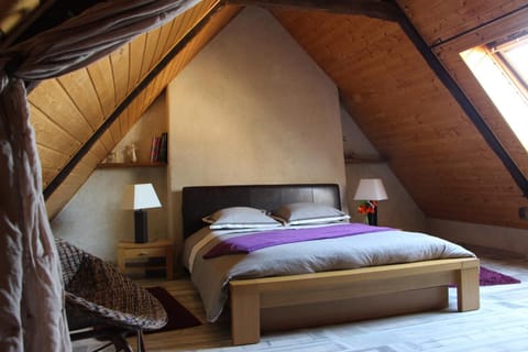 1 bedroom, individually decorated, individually furnished, desk