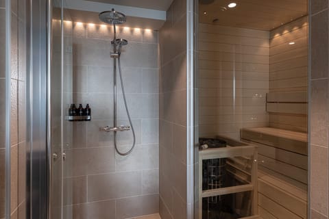 Lapland Suite | Bathroom | Hair dryer, slippers, bidet, heated floors