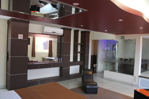 Suite, 1 King Bed, Non Smoking | Room amenity