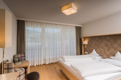 Comfort Double Room | Down comforters, in-room safe, desk, free WiFi