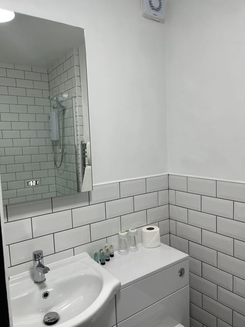 Deluxe Double Room, Ensuite, Courtyard View (Second Floor ) | Bathroom