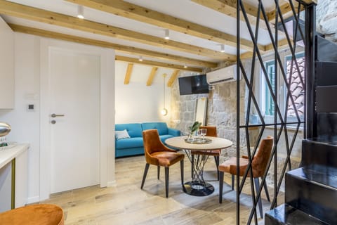 Deluxe Double Room (3) | Minibar, in-room safe, desk, soundproofing