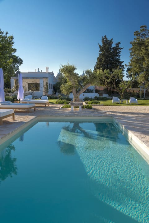 Seasonal outdoor pool, pool umbrellas, sun loungers