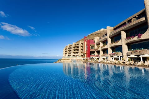 2 outdoor pools