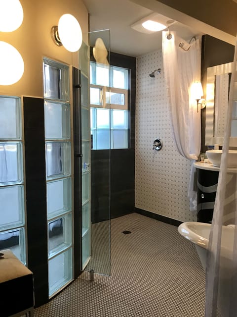 Honeymoon Suite, 1 King Bed, Non Smoking | Premium bedding, pillowtop beds, individually decorated