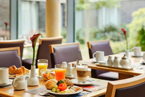 Daily buffet breakfast for a fee