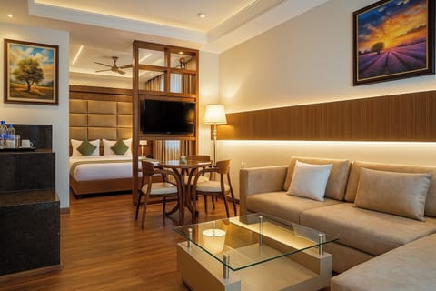 Large Double Room with Living Room | Desk, laptop workspace, blackout drapes, soundproofing