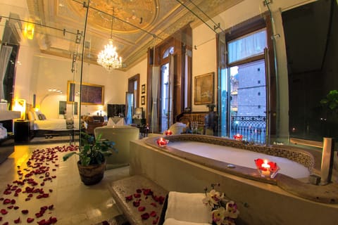 Standard Room | Egyptian cotton sheets, premium bedding, down comforters, free minibar