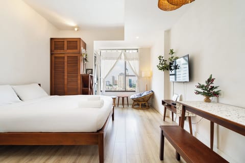 Comfort Studio, 1 Queen Bed, Ensuite, Tower | Individually decorated, individually furnished, desk, iron/ironing board