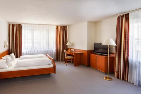 Premium bedding, in-room safe, desk, rollaway beds