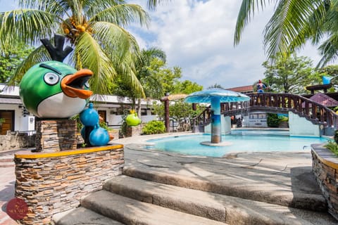 2 outdoor pools