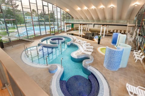 7 indoor pools, seasonal outdoor pool, sun loungers