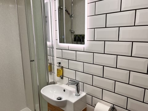 Double Room, Ensuite (1st Floor) | Bathroom
