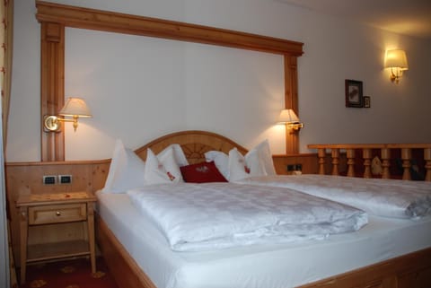 In-room safe, desk, free WiFi