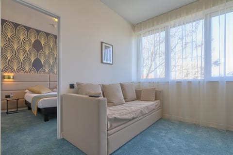 In-room safe, desk, blackout drapes, soundproofing