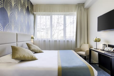 Classic Room, 1 King Bed, Non Smoking (Twin bed on request) | In-room safe, desk, blackout drapes, soundproofing