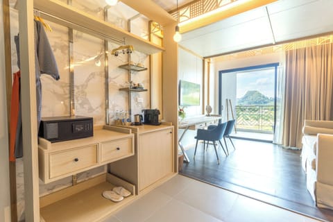 Spa Suite  | Premium bedding, Tempur-Pedic beds, minibar, in-room safe