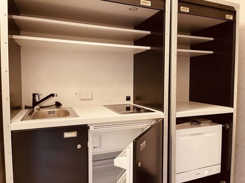 Family Studio | In-room safe, desk, soundproofing, WiFi