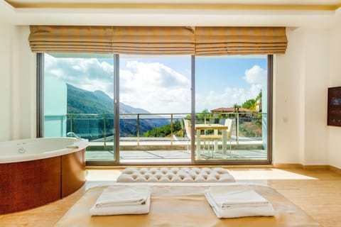 Deluxe Villa | 2 bedrooms, individually decorated, individually furnished, desk