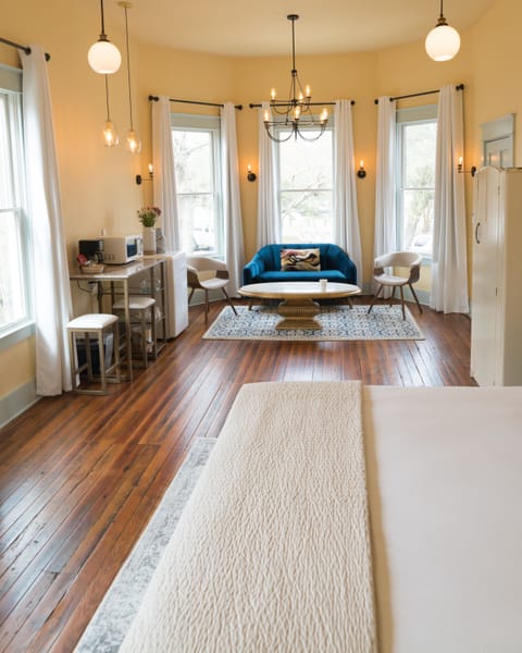 Luxury Suite, 1 King Bed, Balcony, City View (Parlor) | 1 bedroom, Egyptian cotton sheets, premium bedding, memory foam beds