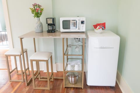 Luxury Suite, 1 King Bed, Balcony, Garden View (Twin Oaks) | Minibar