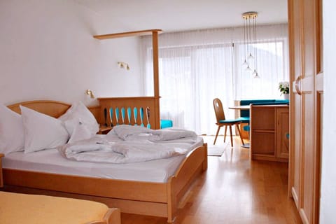 Family Room | In-room safe, free WiFi