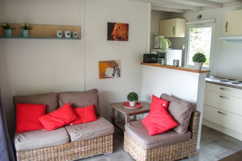 Chalet, 2 Bedrooms | Living area