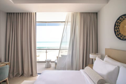 Deluxe Room, 1 King Bed (Ocean) | Premium bedding, down comforters, pillowtop beds, minibar