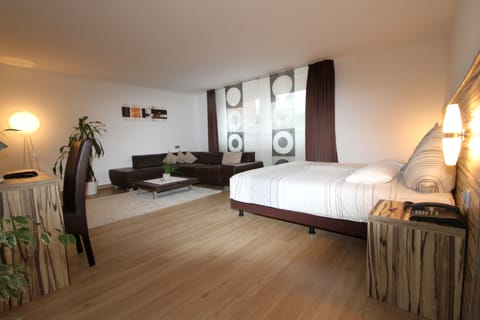 Junior Suite | Minibar, desk, free cribs/infant beds, free WiFi