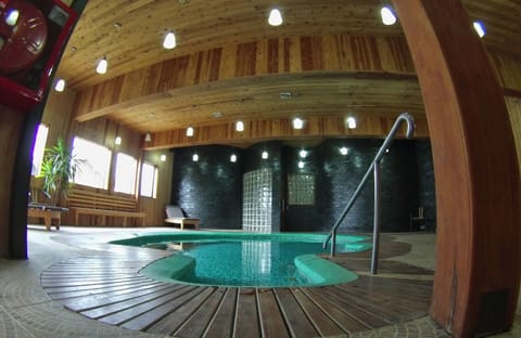 Indoor pool, 2 outdoor pools